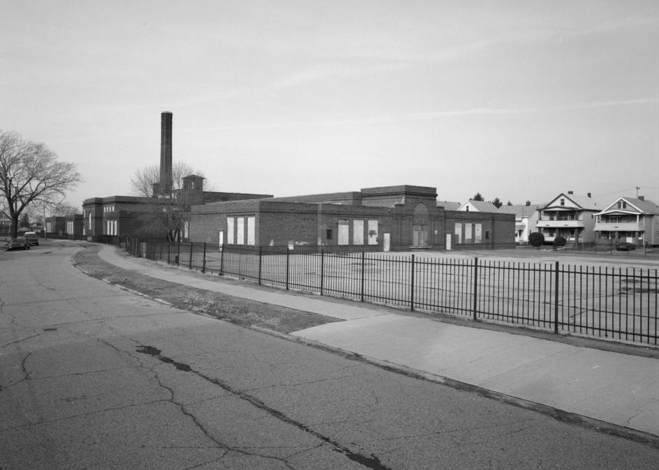 William H Brett Memorial Elementary School, Cleveland Ohio SOUTHWEST (REAR) AND SOUTHEAST ELEVATIONS, LOOKING NORTH. RUPLE ROAD IN FOREGROUND 1993