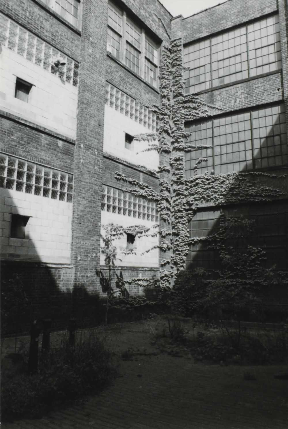 Federal Knitting Mills Building, Cleveland Ohio Courtyard (1999)
