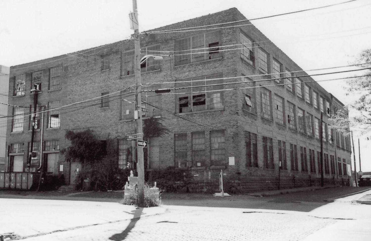 Born Capital Brewery Bottling Works - Hercules Trouser Company, Columbus Ohio Looking southwest at east elevation; north elevation along Beck Street is at right (2008)