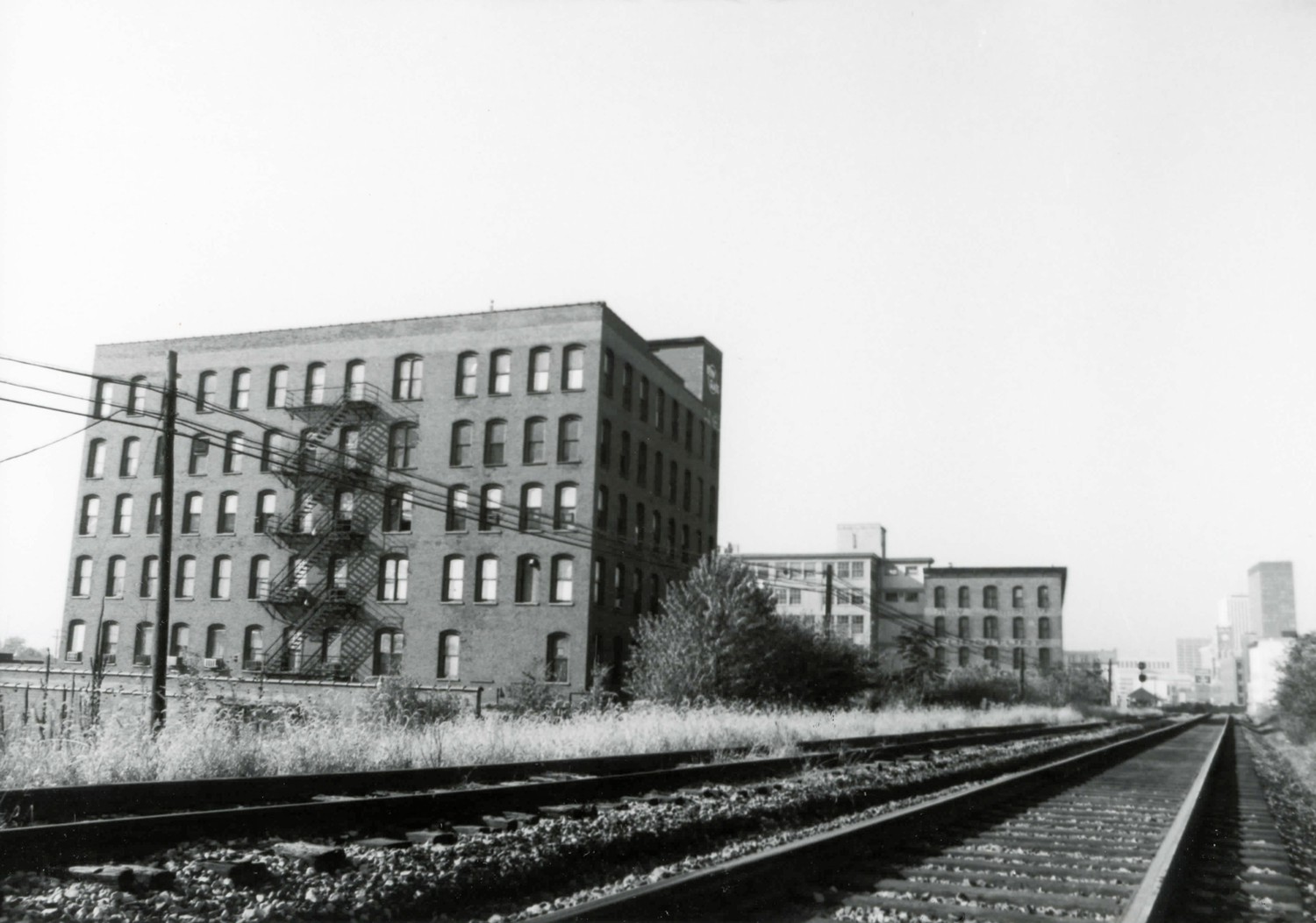 Dayton Motor Car Company, Dayton Ohio 125 Bacon St.; view along railroad tracks looking west; looking SW. (1982)