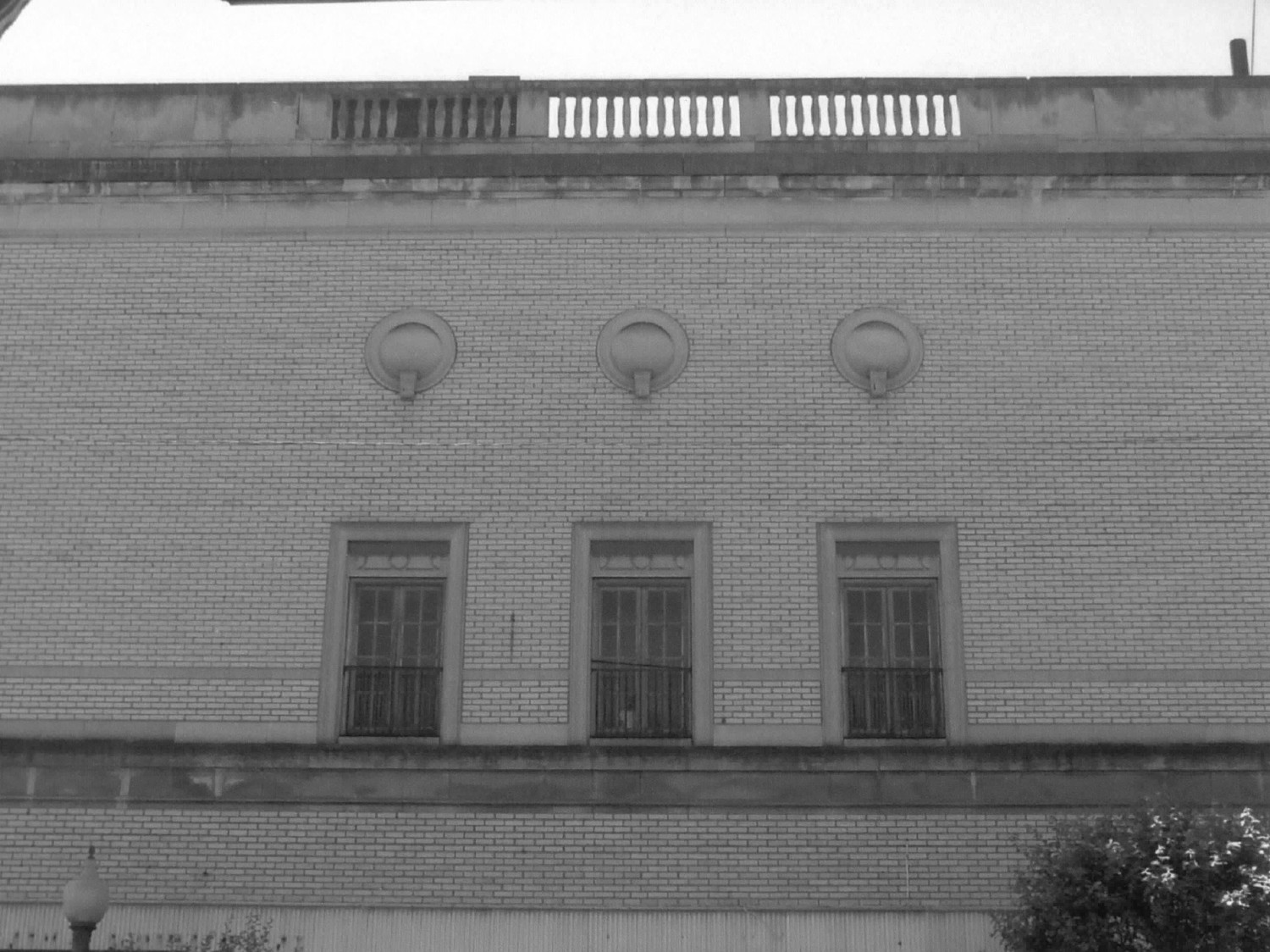 Marlow Theater, Ironton Ohio Third St. facade detail (2007)