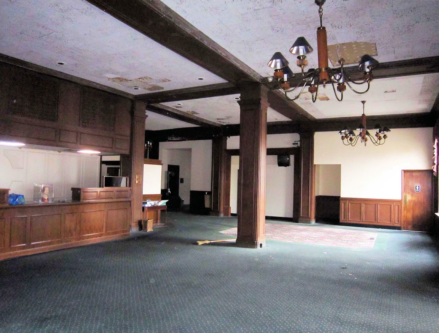 Hotel Manchester, Middletown Ohio Side entrance on the east elevation (2013)