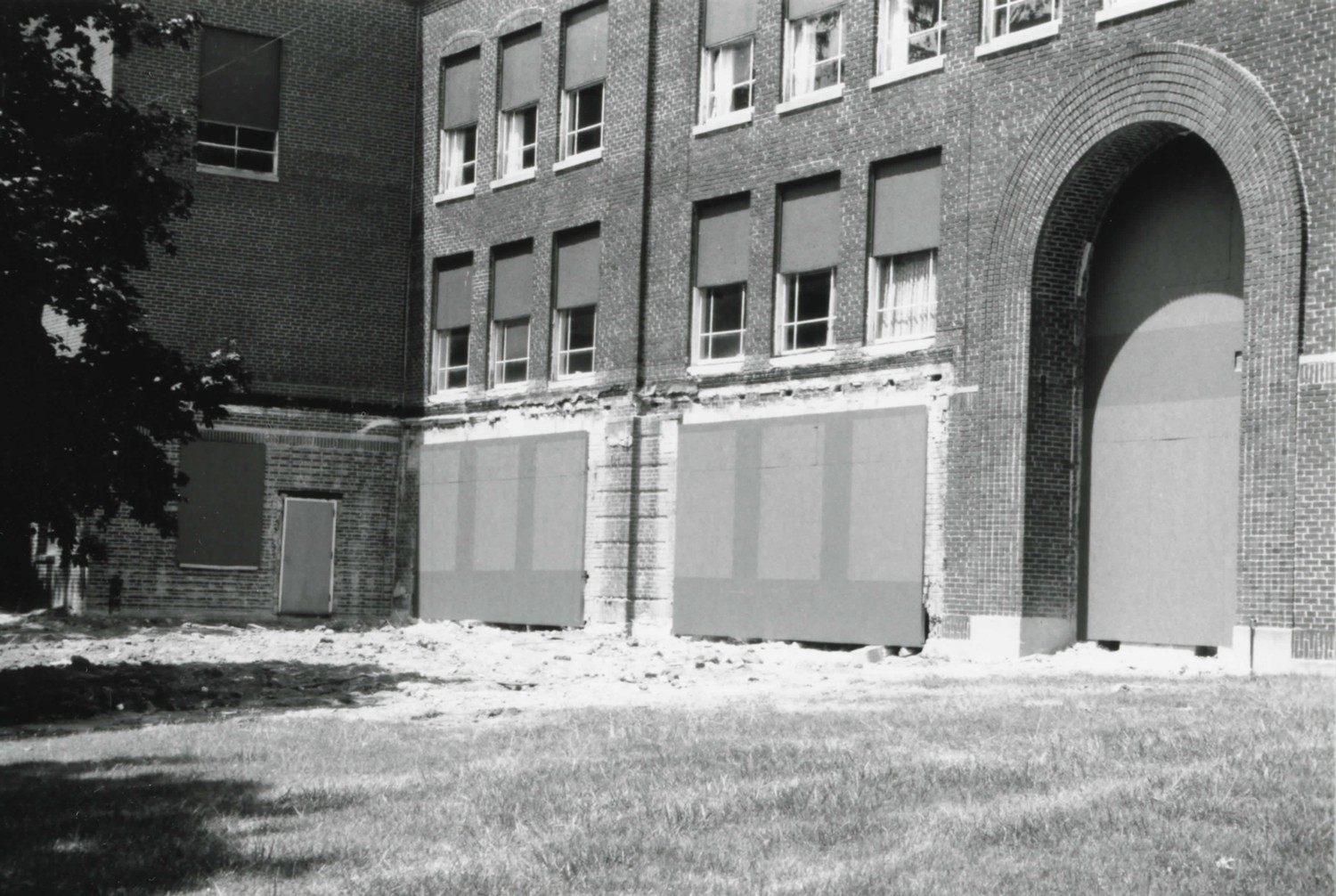 Springfield Township School, Ontario Ohio Facade and entry detail (2002)