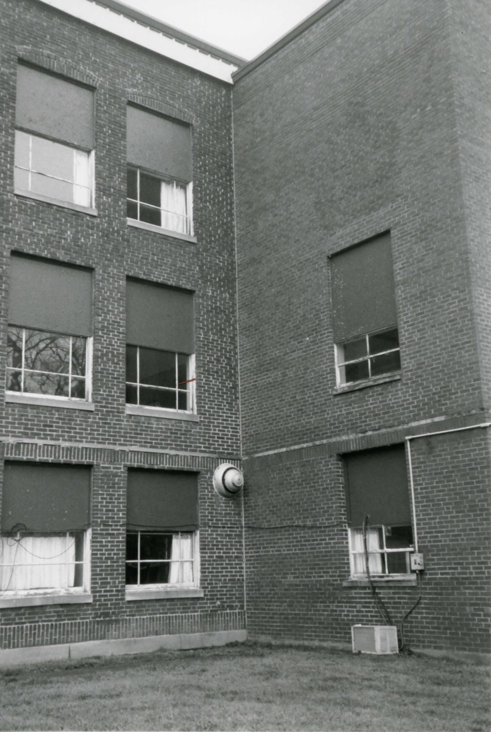 Springfield Township School, Ontario Ohio Original building/addition seam (2002)
