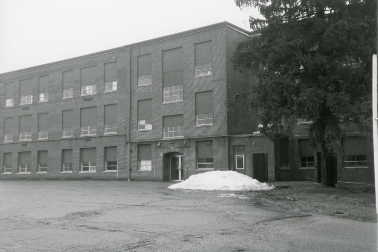 Springfield Township School, Ontario Ohio West elevation (2002)