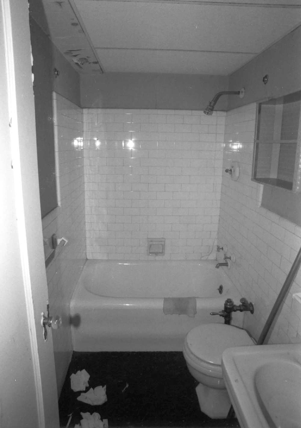 Hillcrest Hotel, Toledo Ohio Bathroom - Room #320 (1998)
