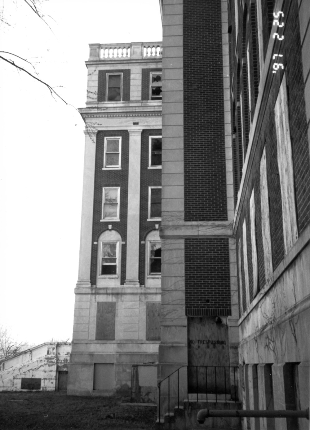 Lucas County Hospital and Nurse's Home, Toledo Ohio Hospital facade detail, looking east from western end of facade (1997)