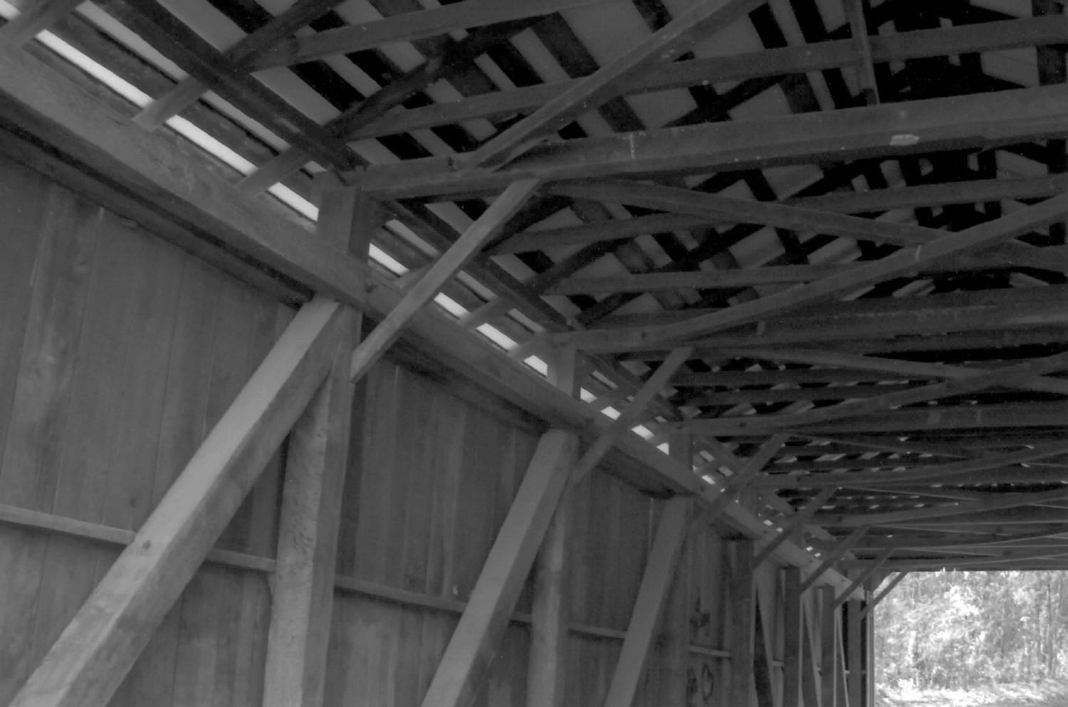 Bell Covered Bridge, Vincent Ohio Interior of bridge, showing trusses (2010)