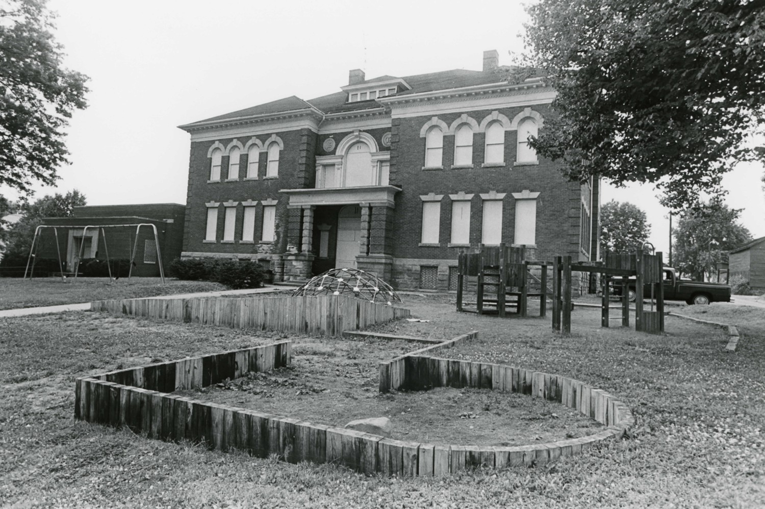 Walnut Street Elementary School, Wooster Ohio Front (Main) Facade (1983)