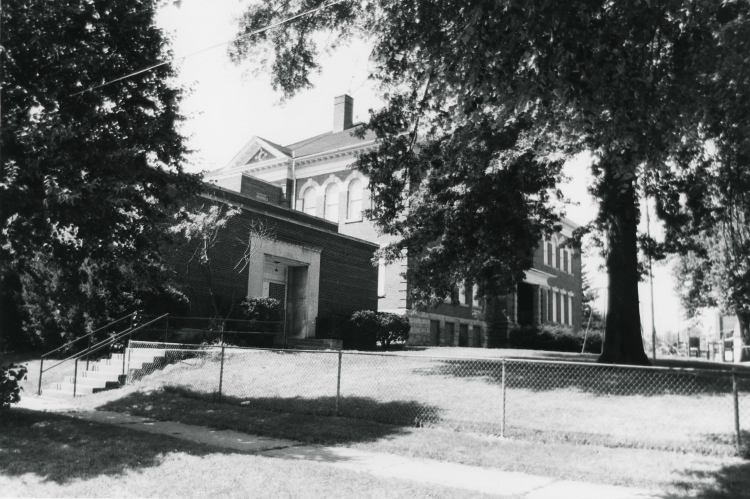 Walnut Street Elementary School, Wooster Ohio East facade facing northwest showing addition (1983)