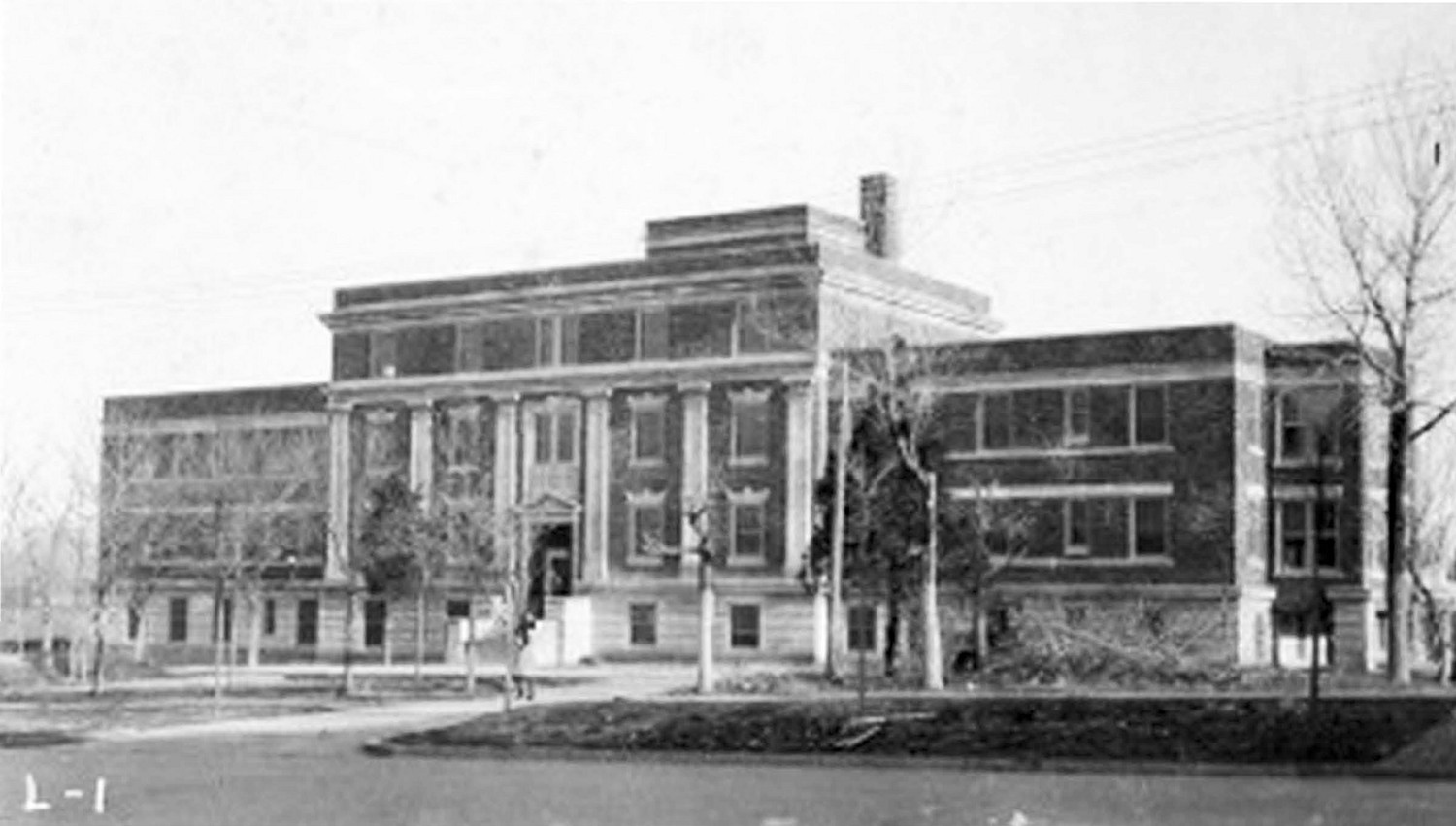 Washington County Memorial Hospital, Bartlesville Oklahoma Historic Photo - Hospital Shortly after Completion (1922)