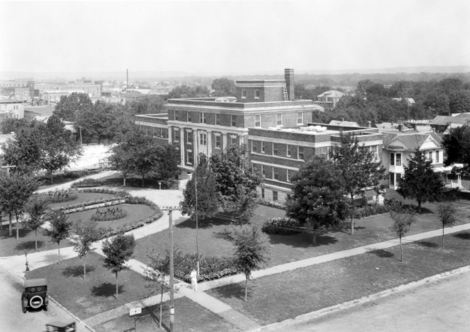 Washington County Memorial Hospital, Bartlesville Oklahoma Historic Photo - Hospital with 'U