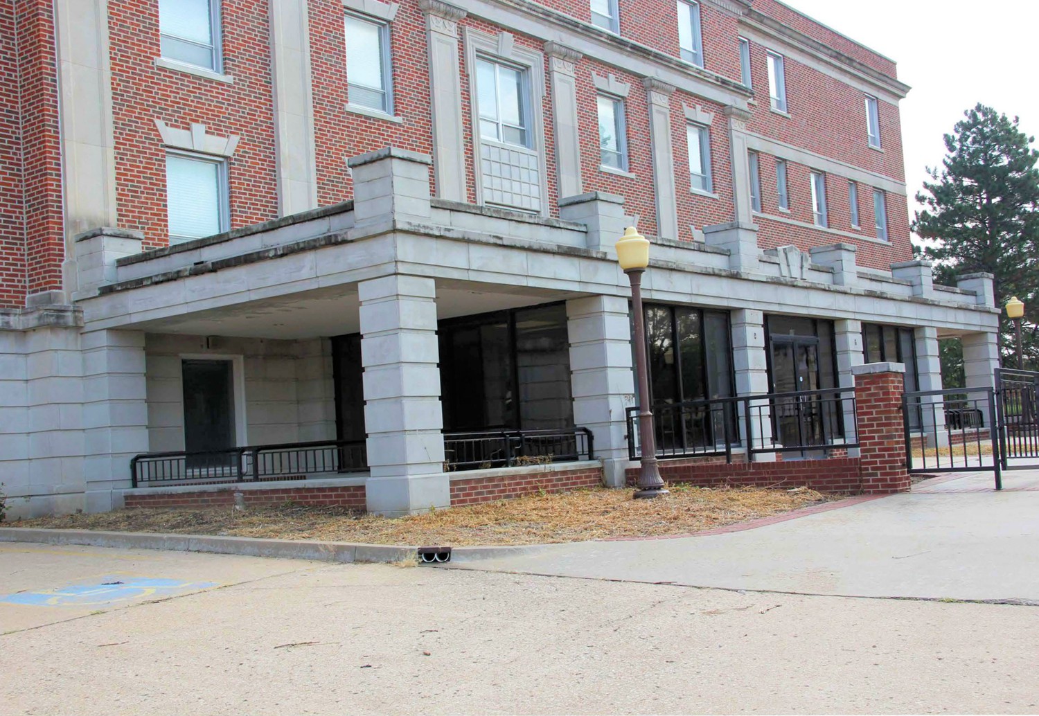 Washington County Memorial Hospital, Bartlesville Oklahoma Ground Floor One-Story Portico, and B Bay Window Treatment (2013)