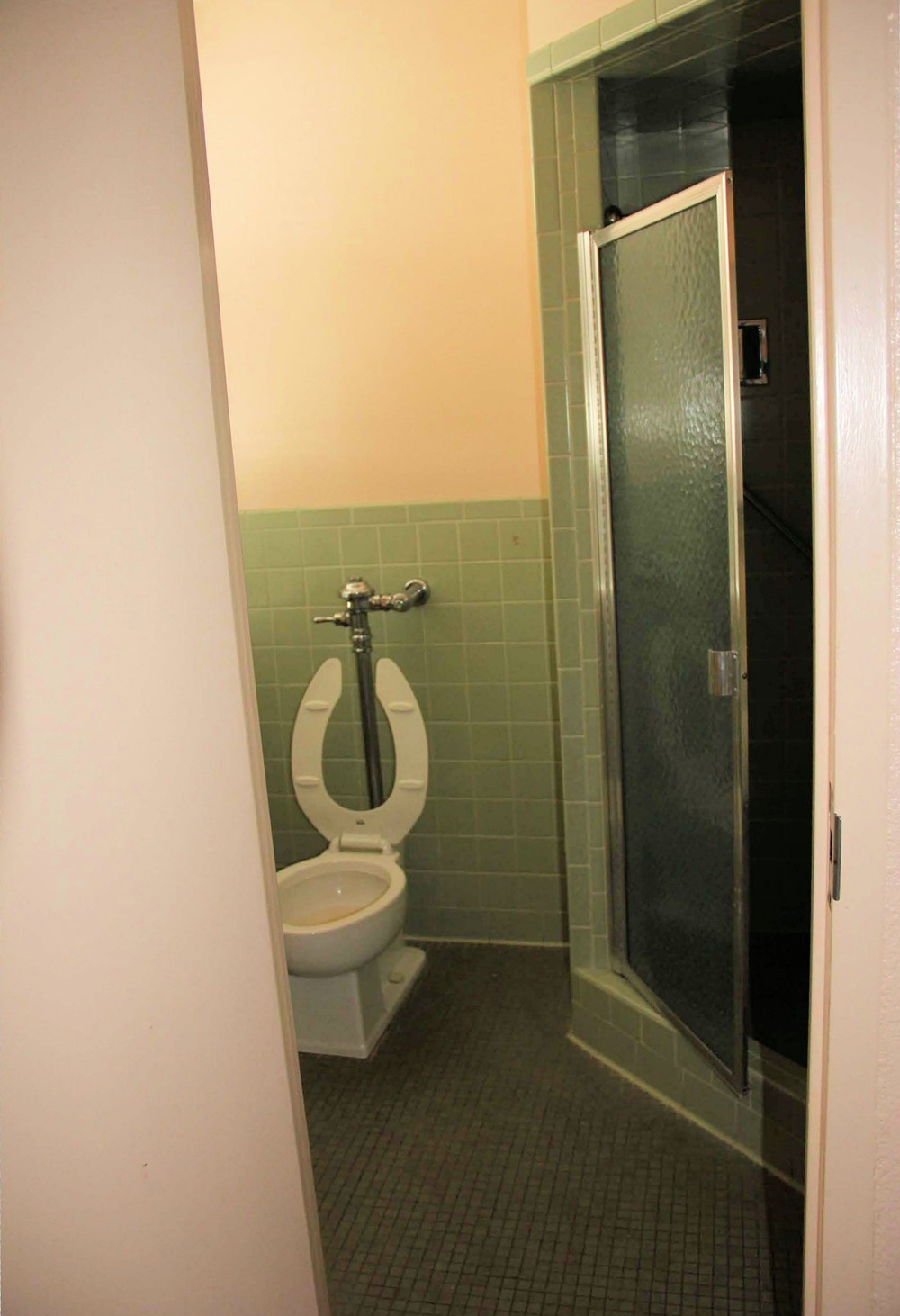 Washington County Memorial Hospital, Bartlesville Oklahoma 1922 First Floor Typical Hospital WC, Room 128 (Though Many Without Showers) (2013)