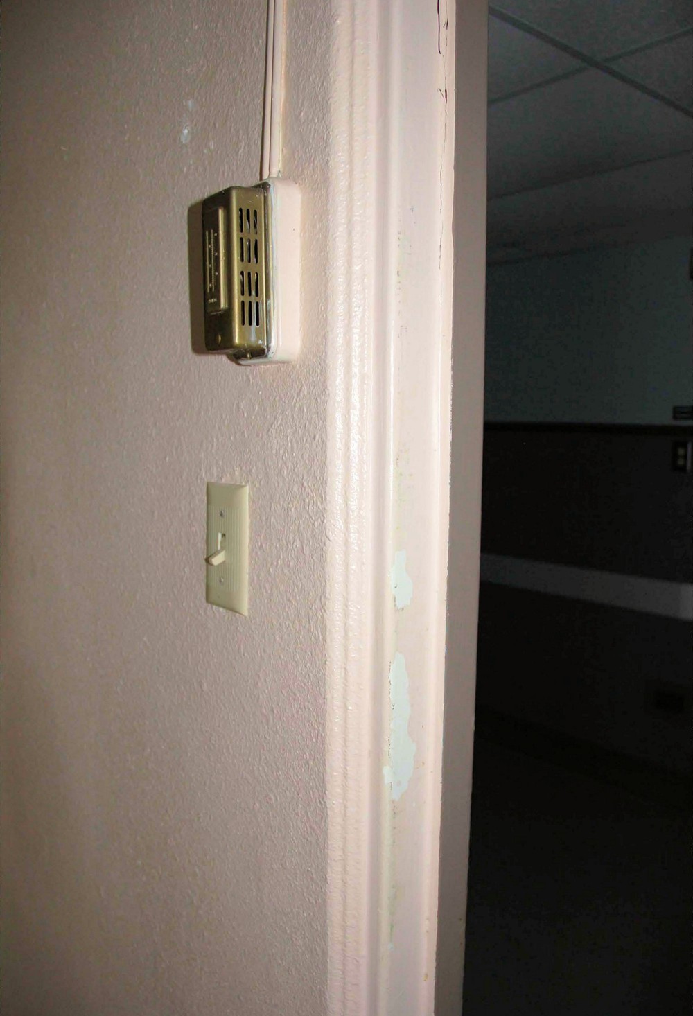 Washington County Memorial Hospital, Bartlesville Oklahoma 1922 Second Floor Hospital Room 211, Door Trim Detail (2013)