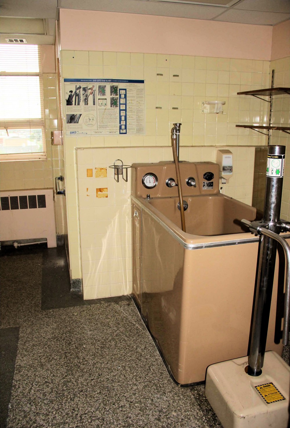 Washington County Memorial Hospital, Bartlesville Oklahoma 1948 Addition Fourth Floor WC and Walk-in Tub (2013)