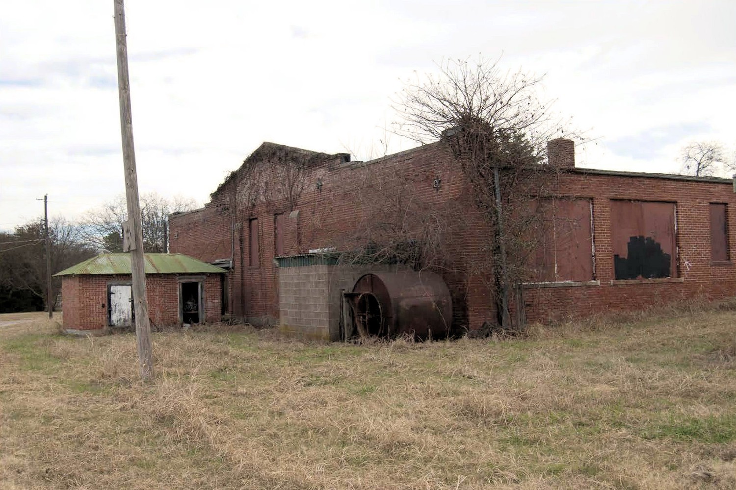 Oakland School, Oakland Oklahoma Back and Outhouse (2014)