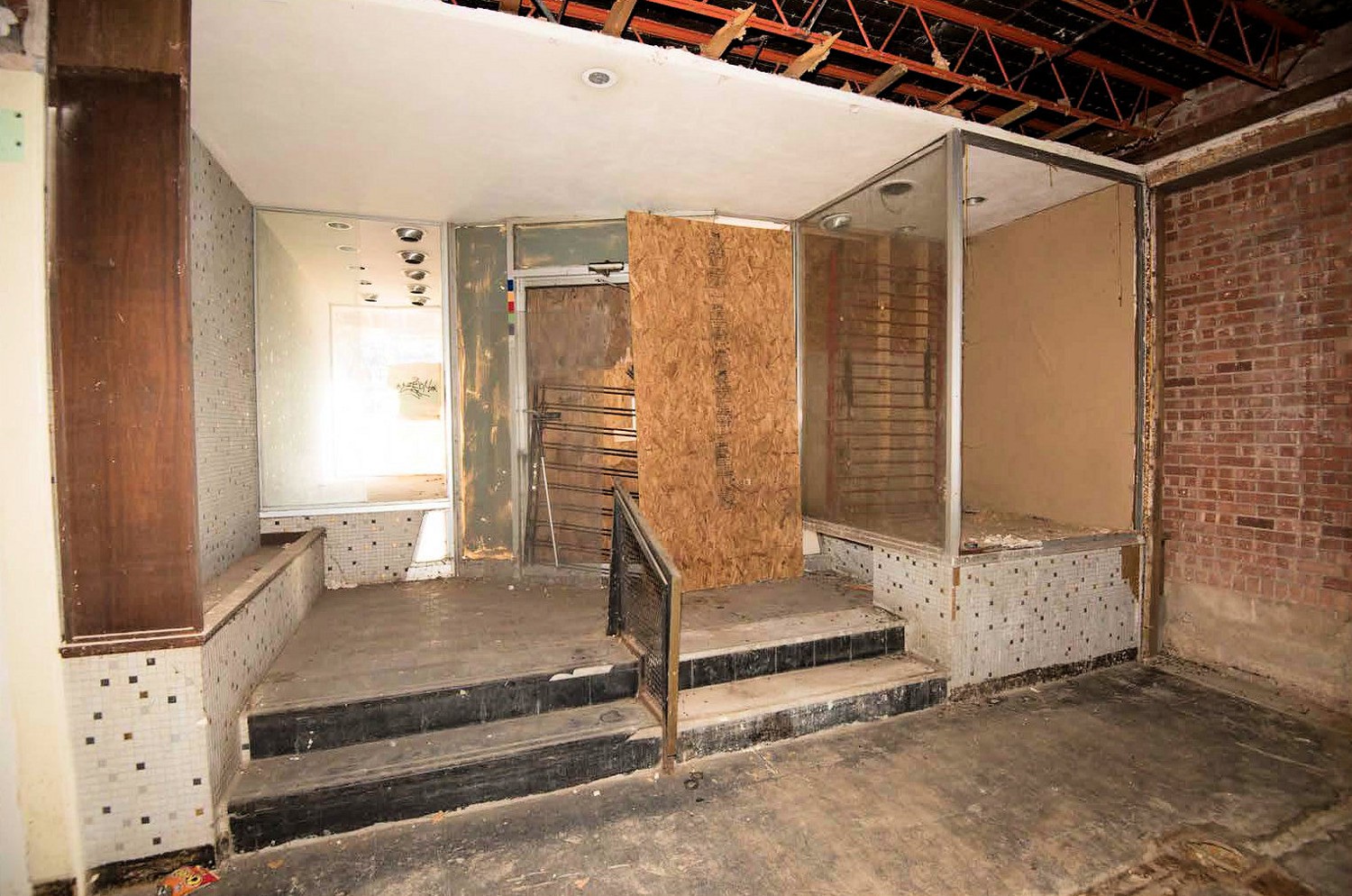 Mutual Savings and Loan Association Building, Oklahoma City Oklahoma Interior entrance to ground-floor retail space (2015)