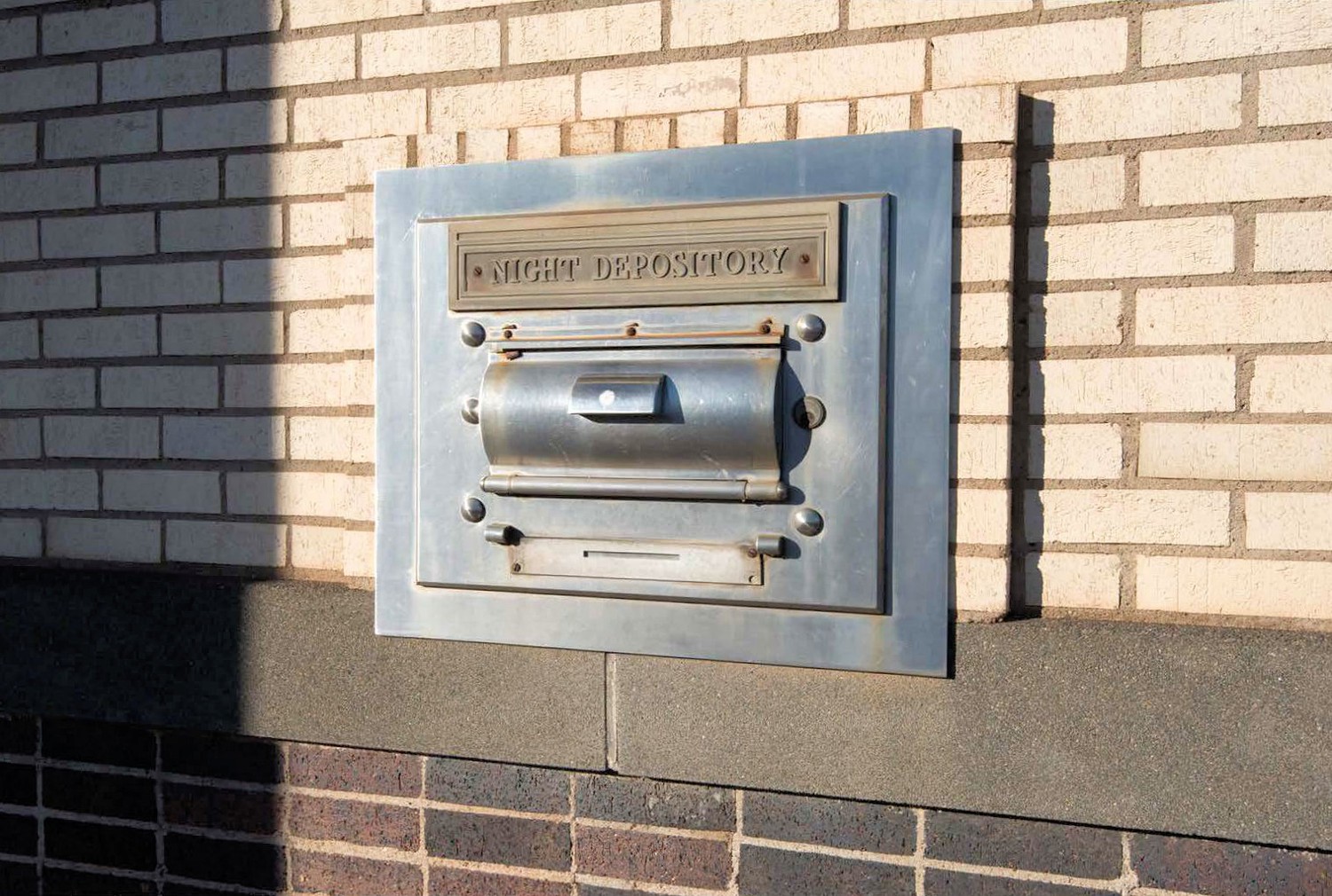 Mutual Savings and Loan Association Building, Oklahoma City Oklahoma Night depository (2015)