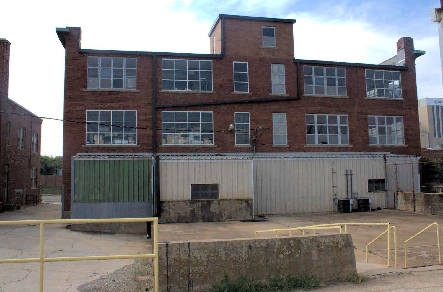 Pioneer Telephone Company Warehouse and Garage, Oklahoma City Oklahoma Rear elevation of 11-13 northeast 6<sup>th</sup> (2017)
