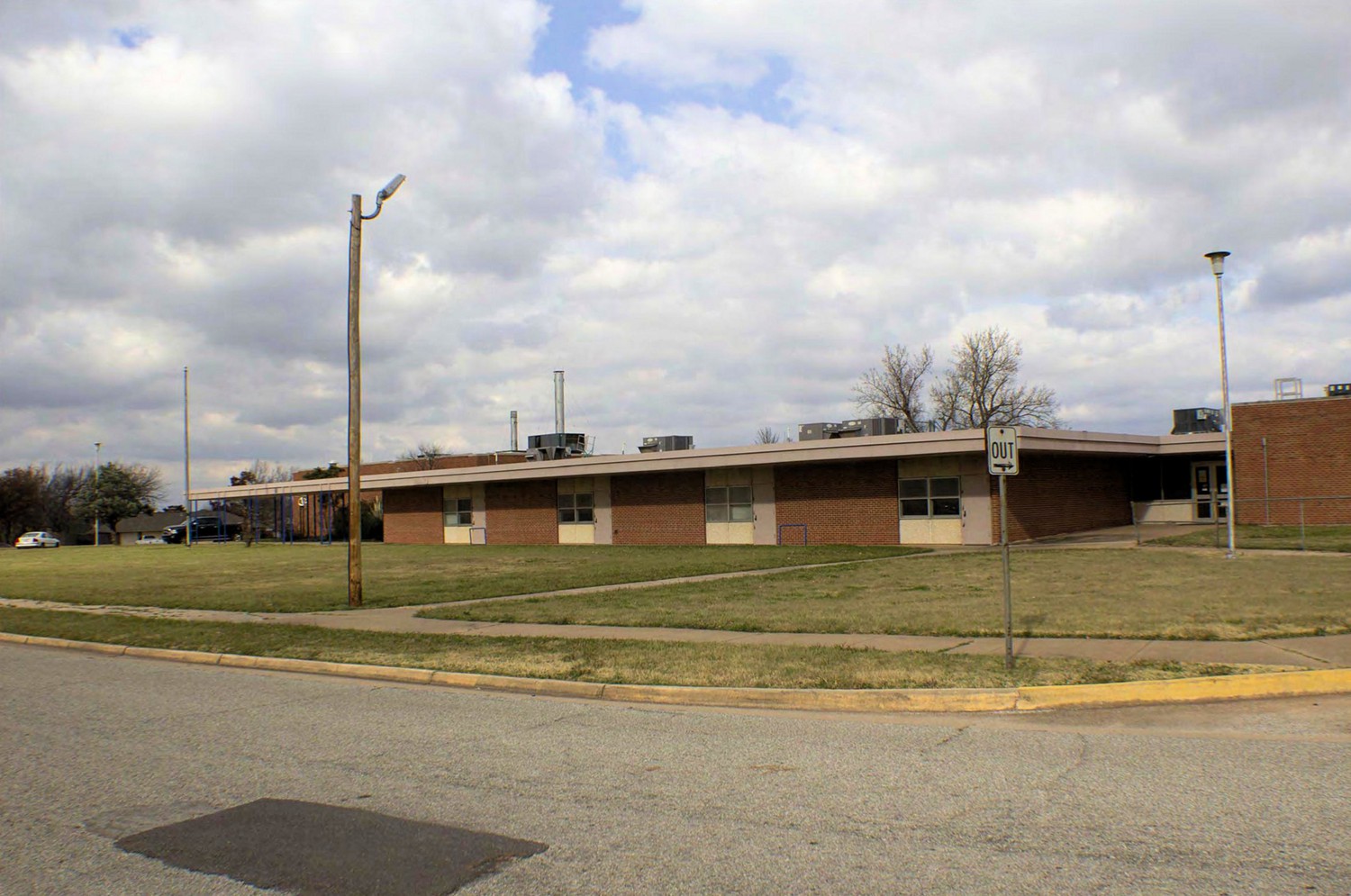 Stonegate Elementary School, Oklahoma City Oklahoma East end of 1963 south looking facade (left) and 1967 south entrance (right) (2017)