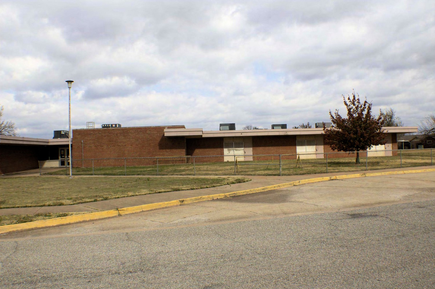 Stonegate Elementary School, Oklahoma City Oklahoma South looking facade (1967) (2017)