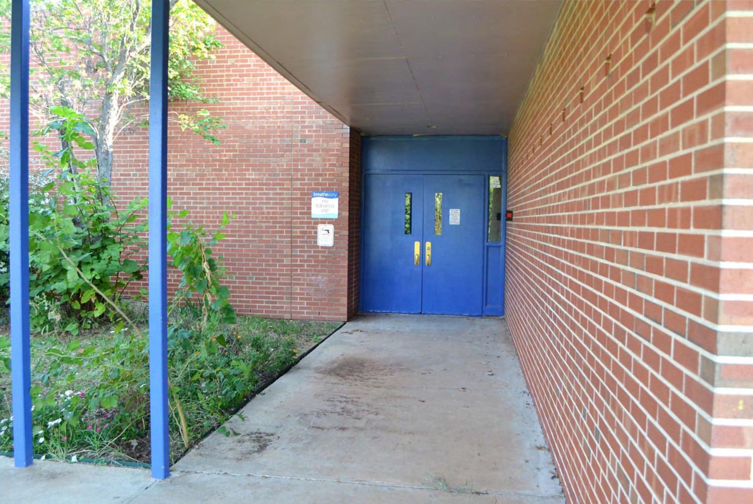 Stonegate Elementary School, Oklahoma City Oklahoma Close up of primary entrance on 1963 south looking facade (2017)