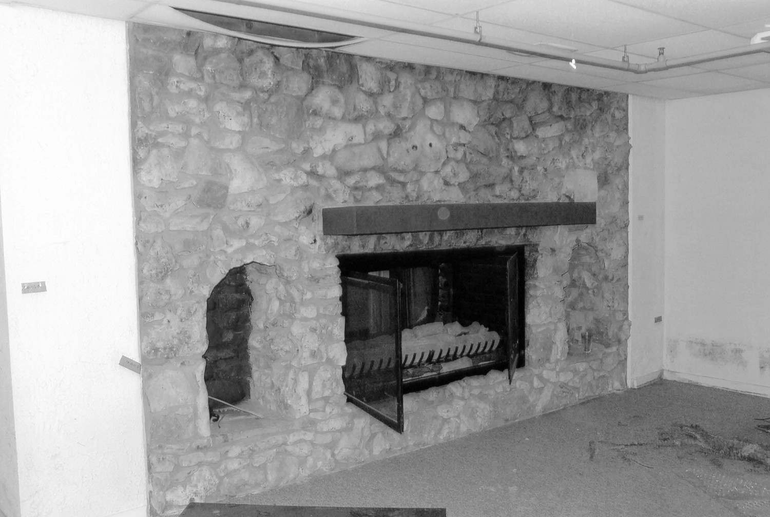 Tiffany House, Oklahoma City Oklahoma Basement fireplace of former restaurant (2015)