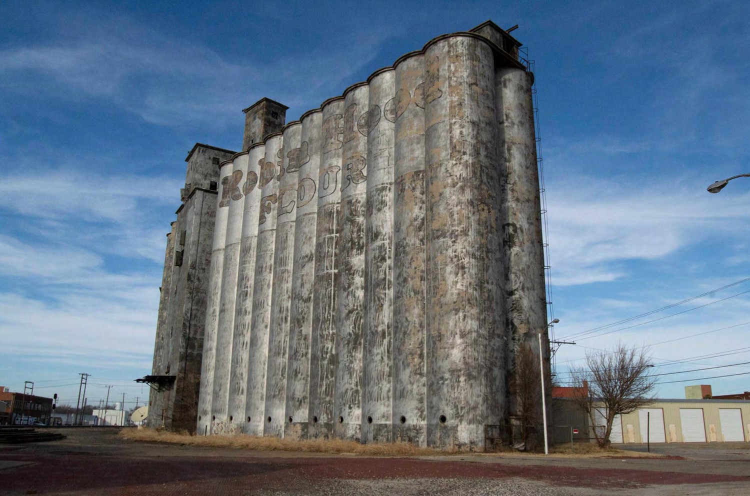 Ponca City Milling Company Elevator, Ponca City Oklahoma West (back) elevation as elevator section bends to the east (2018)