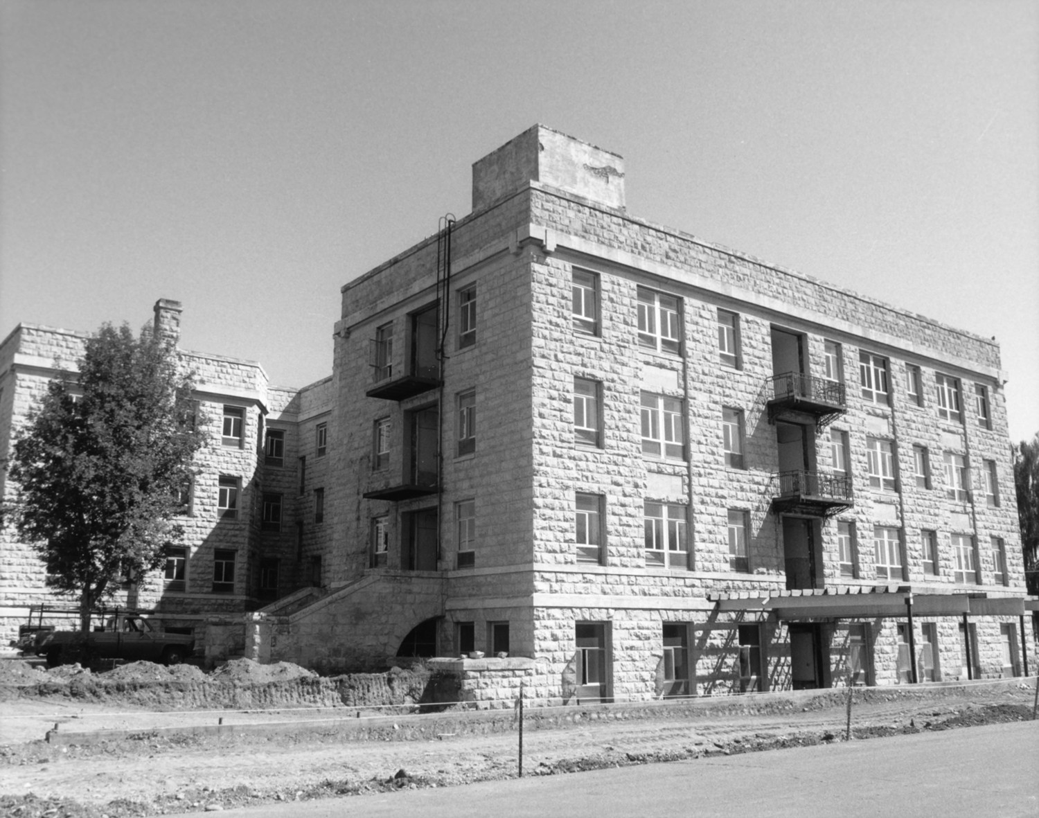 Old St. Elizabeth Hospital, Baker Oregon South elevation (1988)