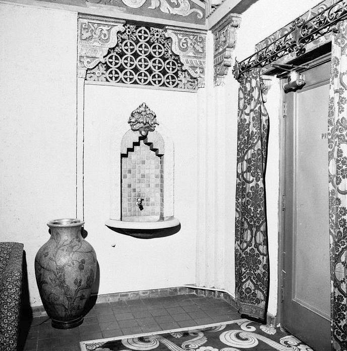 Oriental Theatre, Portland Oregon 1969 SOUTH DRINKING FOUNTAIN, MAIN FOYER.