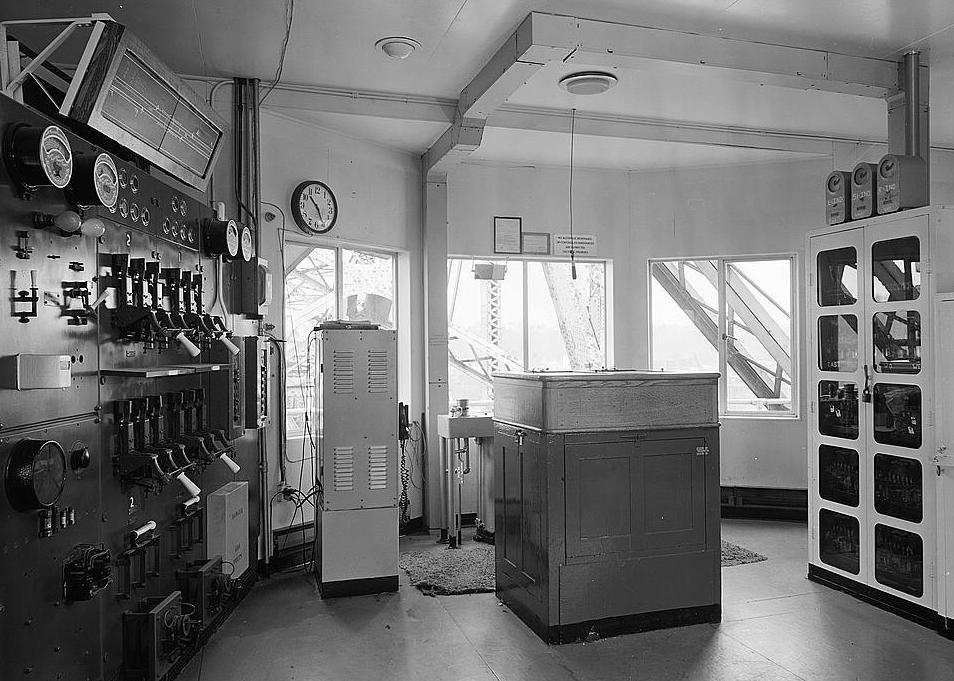 Willamette River Swing Truss Railroad Bridge, Portland Oregon 1985 NORTH SIDE OF CONTROL ROOM SHOWING MAIN ELECTRIC PANEL ON LEFT, SIGNAL SWITCH BOX IN CENTER, AND SIGNAL RELAYS ON RIGHT. RESISTOR BANK BEHIND ON RIGHT. BRIDGE TENDER'S DESK BEHIND ON SOUTH SIDE.