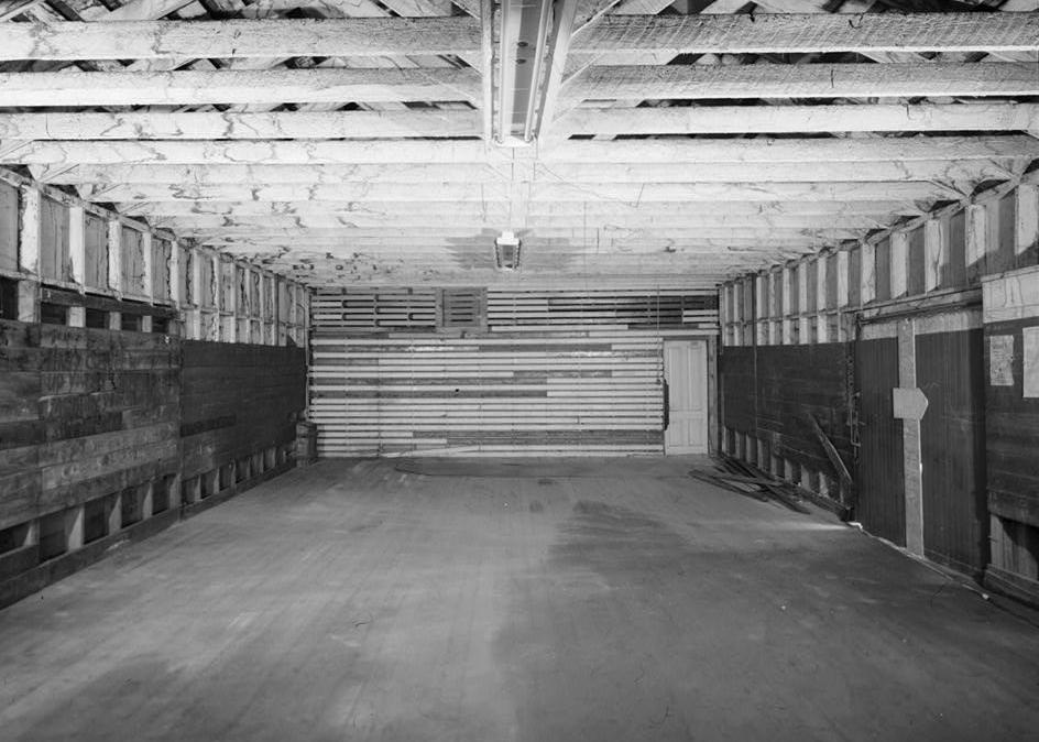 Southern Pacific Railroad Station - Springfield Depot, Springfield Oregon FIRST FLOOR, WAREHOUSE, LOOKING WEST (1988)