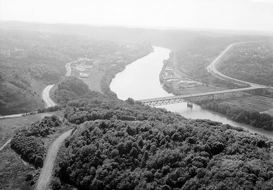 Pittsburgh Steel Company Monessen Works, Monessen Pennsylvania 1995 VIEW OF ROUTE 201 BRIDGE OVER MONONGAHELA RIVER, LOOKING WEST. CITY OF MONESSEN AT THE LEFT