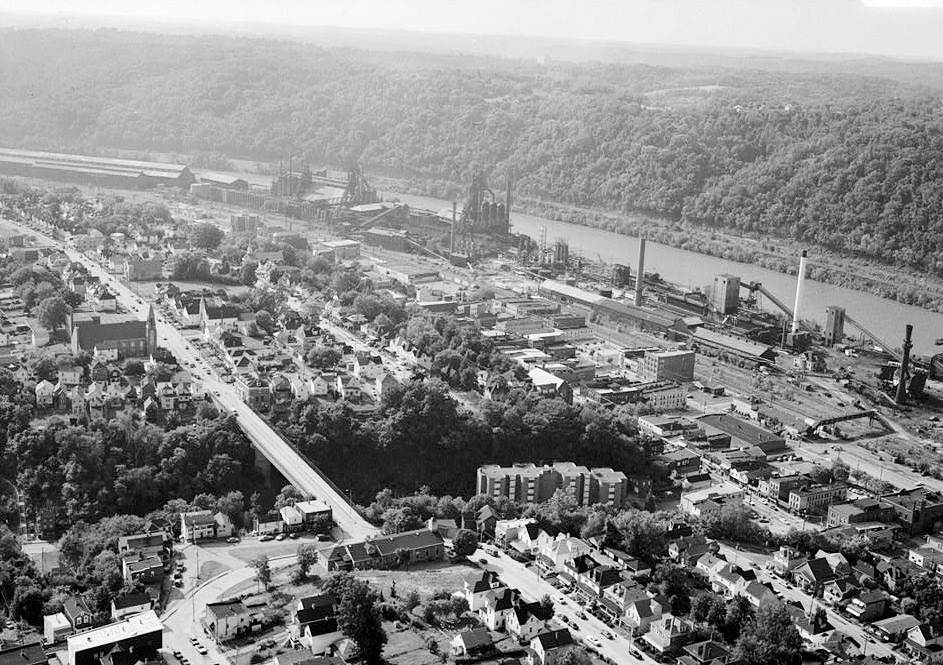 Pittsburgh Steel Company Monessen Works, Monessen Pennsylvania 1995 AERIAL VIEW LOOKING NORTHWEST, UPTOWN MONESSEN IN FOREGROUND. OPEN HEARTH PLANT, BLAST FURNACE PLANT, & COKE WORKS (LEFT TO RIGHT) IN BACKGROUND