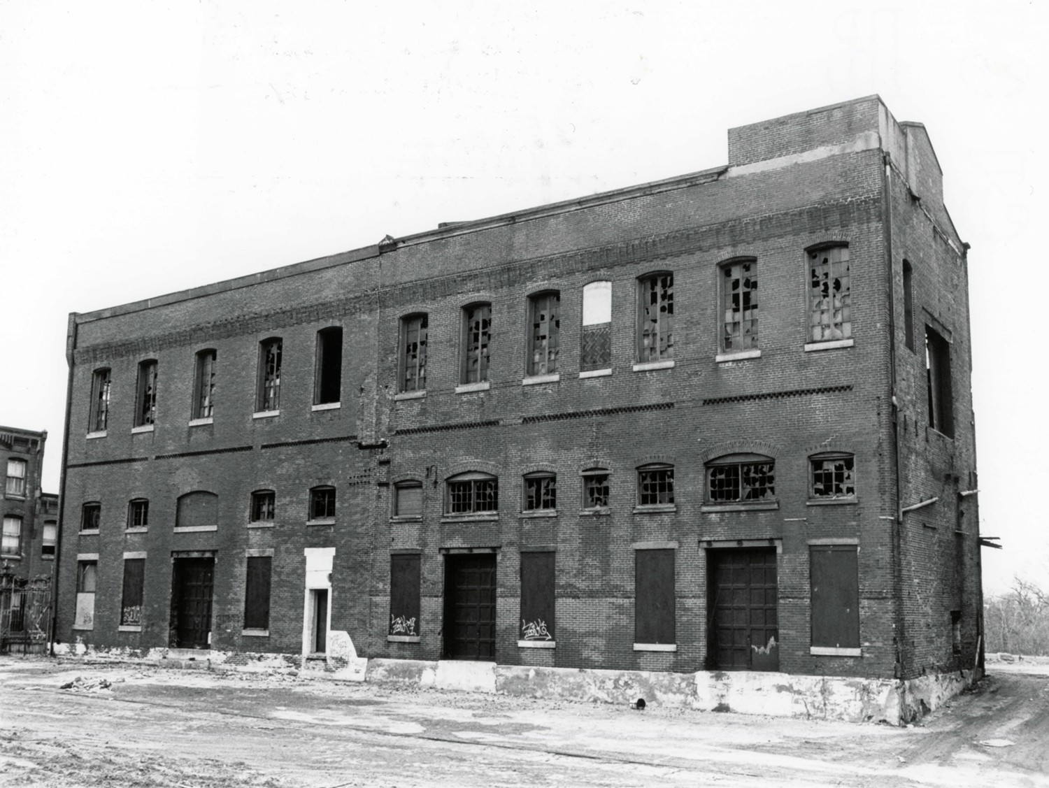 Bergdoll Brewery - City Park Brewery, Philadelphia Pennsylvania Looking south at the Parrish Street elevations of Bldgs. #3B and 3A (1979)