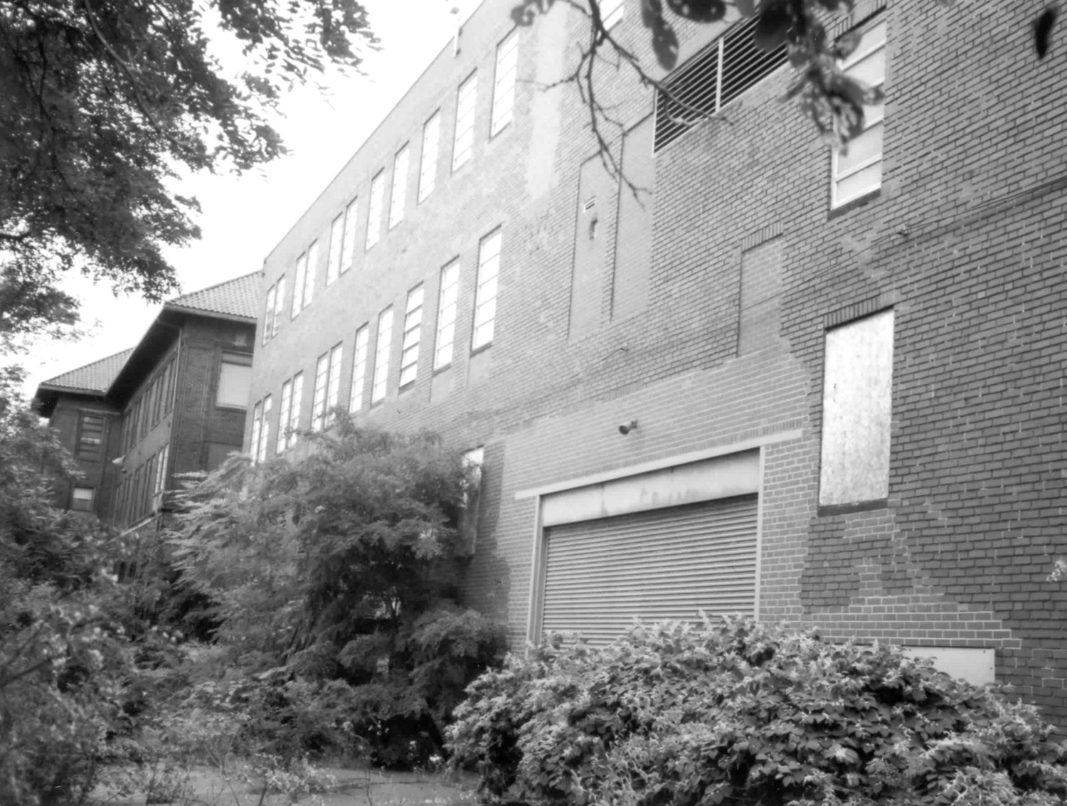 Tuberculosis Hospital of Pittsburgh, Pittsburgh Pennsylvania Building 'B', North elevation, looking southeast (1989)