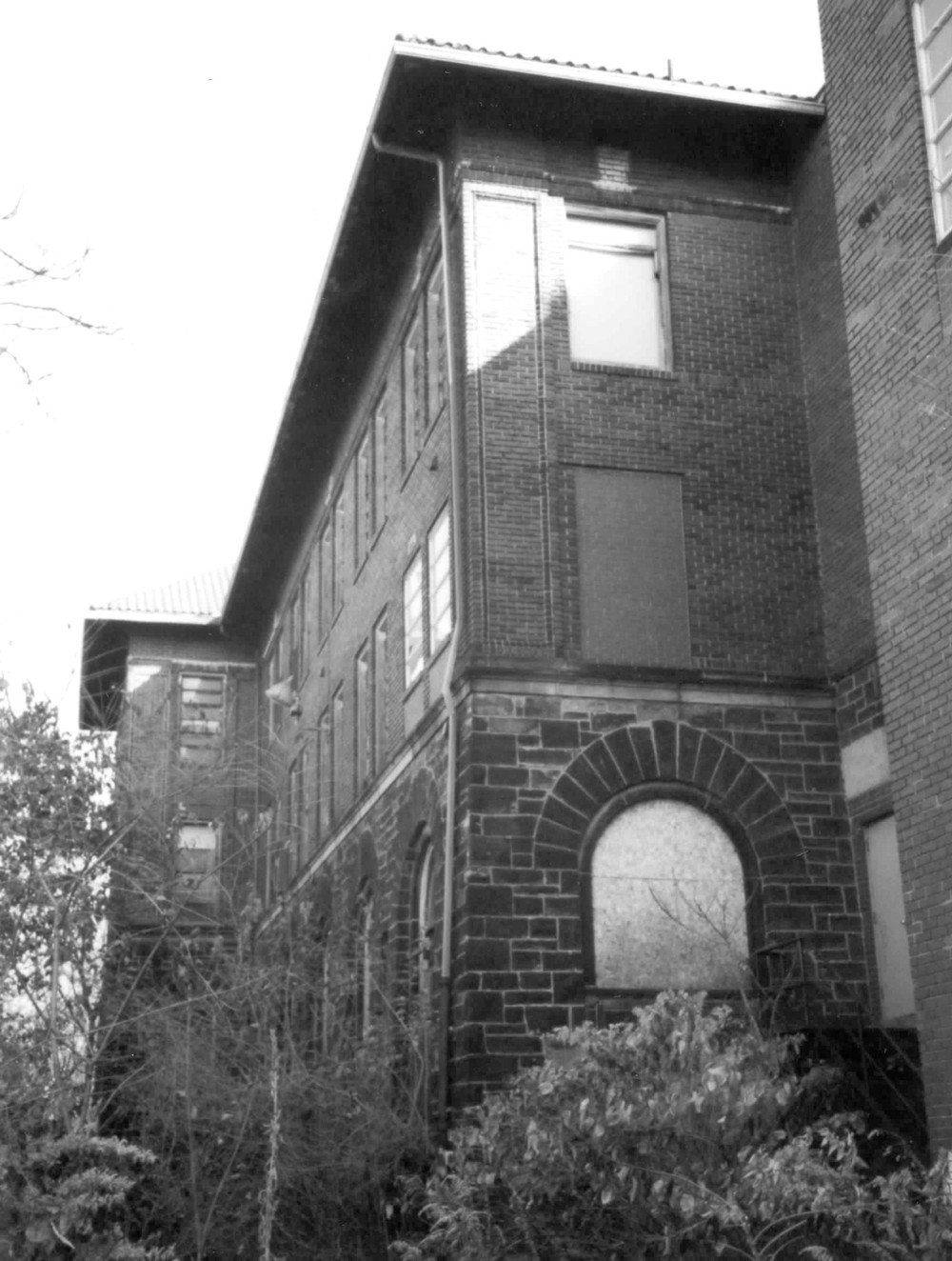 Tuberculosis Hospital of Pittsburgh, Pittsburgh Pennsylvania Building 'C', West and north elevations, looking east. Edge of Building 'B' is at the right (1989)