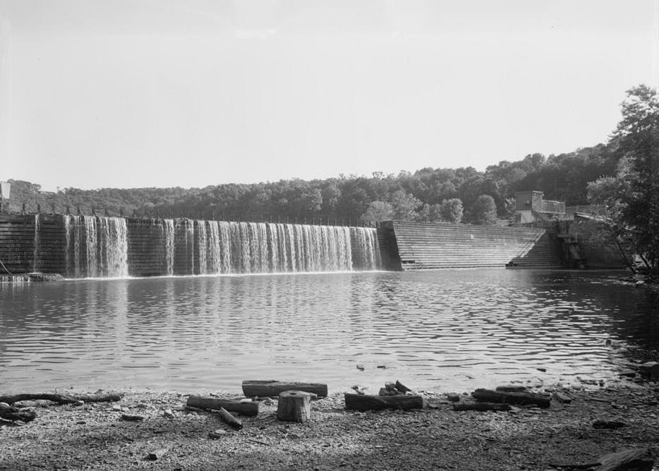 Middle Creek Hydroelectric Dam, Selinsgrove Pennsylvania DOWNSTREAM FACE OF DAM WITH SPILLWAY SECTION TO LEFT AND NON-OVERFLOW SECTION TO RIGHT (1992)