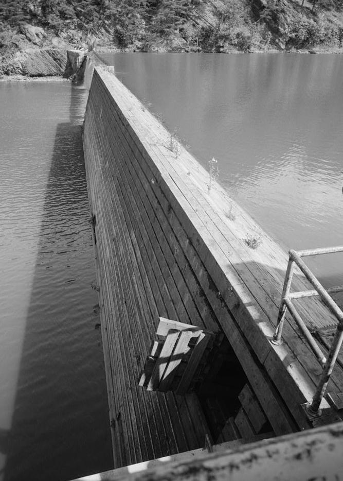 Middle Creek Hydroelectric Dam, Selinsgrove Pennsylvania LOOKING EAST NON-OVERFLOW SECTION OF DAM SHOWING ACCESS DOOR IN DOWNSTREAM FACE OF DAM (1992)