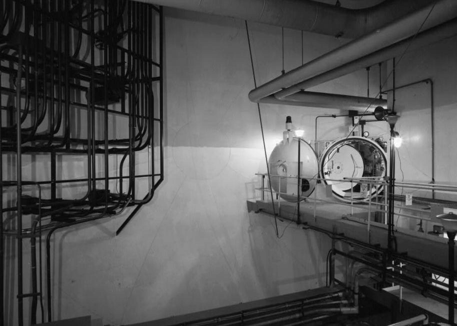 Shippingport Nuclear Power Station, Shippingport Pennsylvania AUXILIARY CHAMBER (EAST END), VIEW LOOKING EAST SHOWING ELECTRICAL PENETRATION AND AIR LOCK (LOCATION GGG)