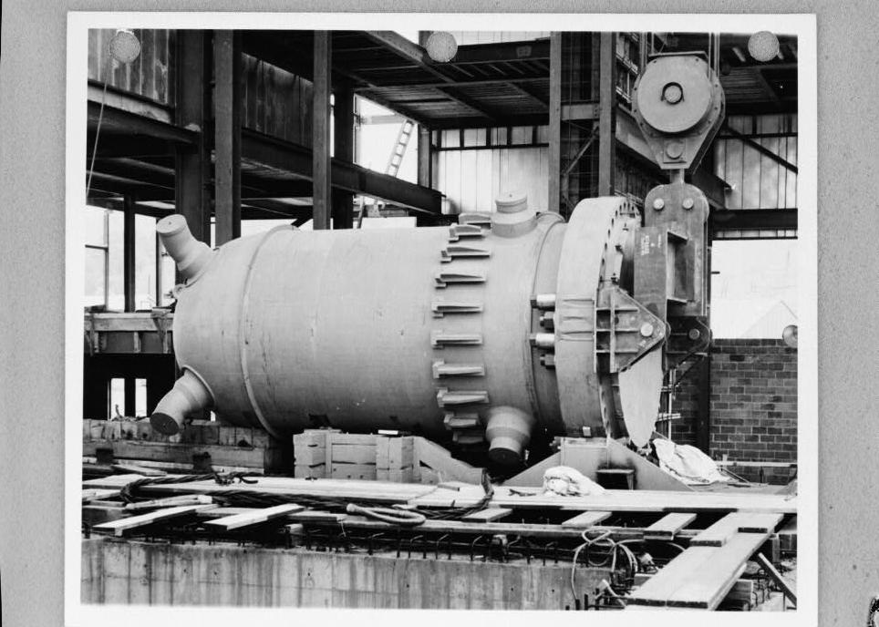 Shippingport Nuclear Power Station, Shippingport Pennsylvania REACTOR VESSEL ON RAIL CAR IN FUEL HANDLING BUILDING, OCTOBER 10, 1956
