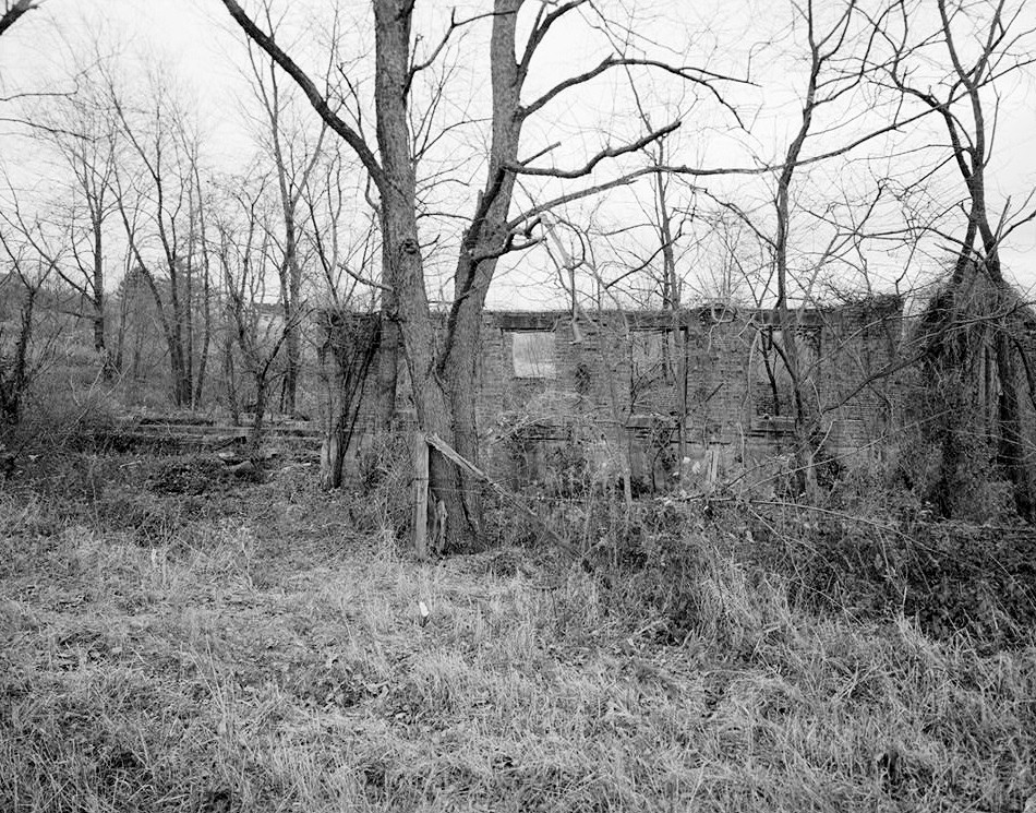 Tower Hill 2 Mine & Coke Ovens, Tower Hill Pennsylvania VIEW OF THE WATER FILTRATION PLANT LOOKING SOUTHEAST. A SET OF FOUR EVENLY SPACED CONCRETE WALLS JUT OUT FROM THE NORTHEAST FACADE OF THE BUILDING