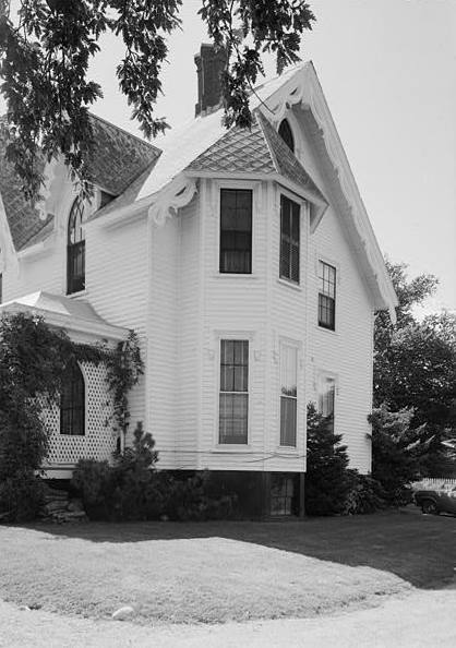 Daniel T. Swinburne House, Newport Rhode Island 1969 VIEW OF EAST END FROM SOUTHEAST