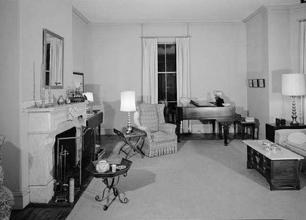 Isaac P. White House, Newport Rhode Island FIRST-FLOOR SOUTHWEST ROOM, LOOKING SOUTH