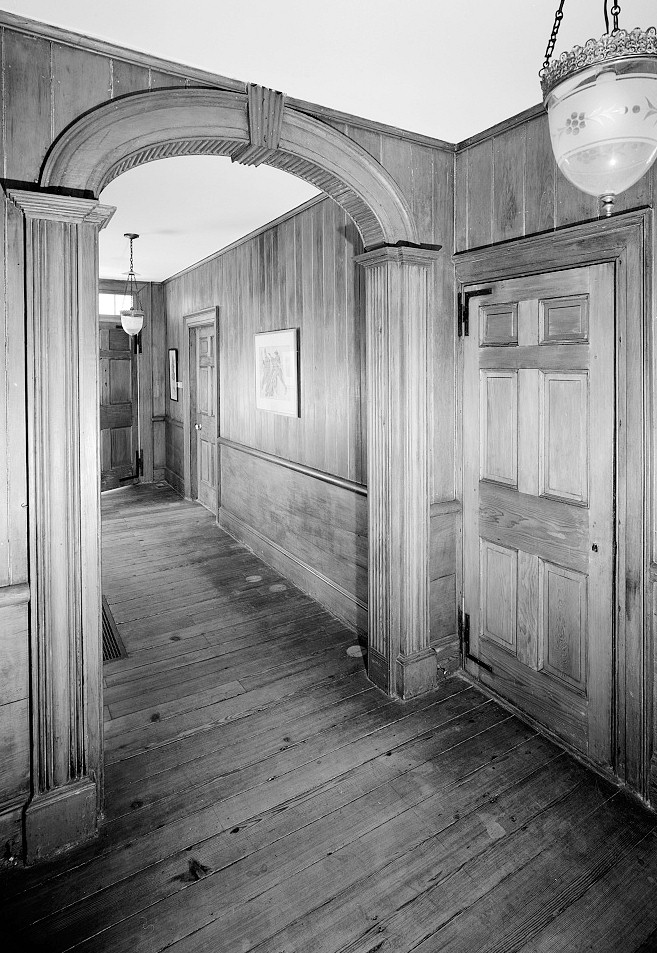 Snee Farm - Charles Pinckney House, Mount Pleasant South Carolina 1990 INTERIOR VIEW, FIRST FLOOR, CENTER HALL, LOOKING SOUTHSOUTHWEST THROUGH ARCH; CLOSET DOORWAY IN FOREGROUND, PARLOR IN BACKGROUND