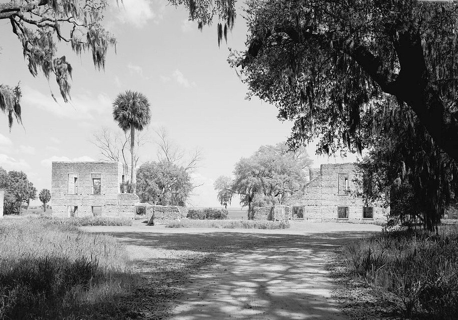 Ruins of the Edward House Plantation, Spring Island South Carolina 2003 MAIN HOUSE GENERAL VIEW LOOKING EAST TO CENTRAL BLOCK AND FLANKING WINGS.