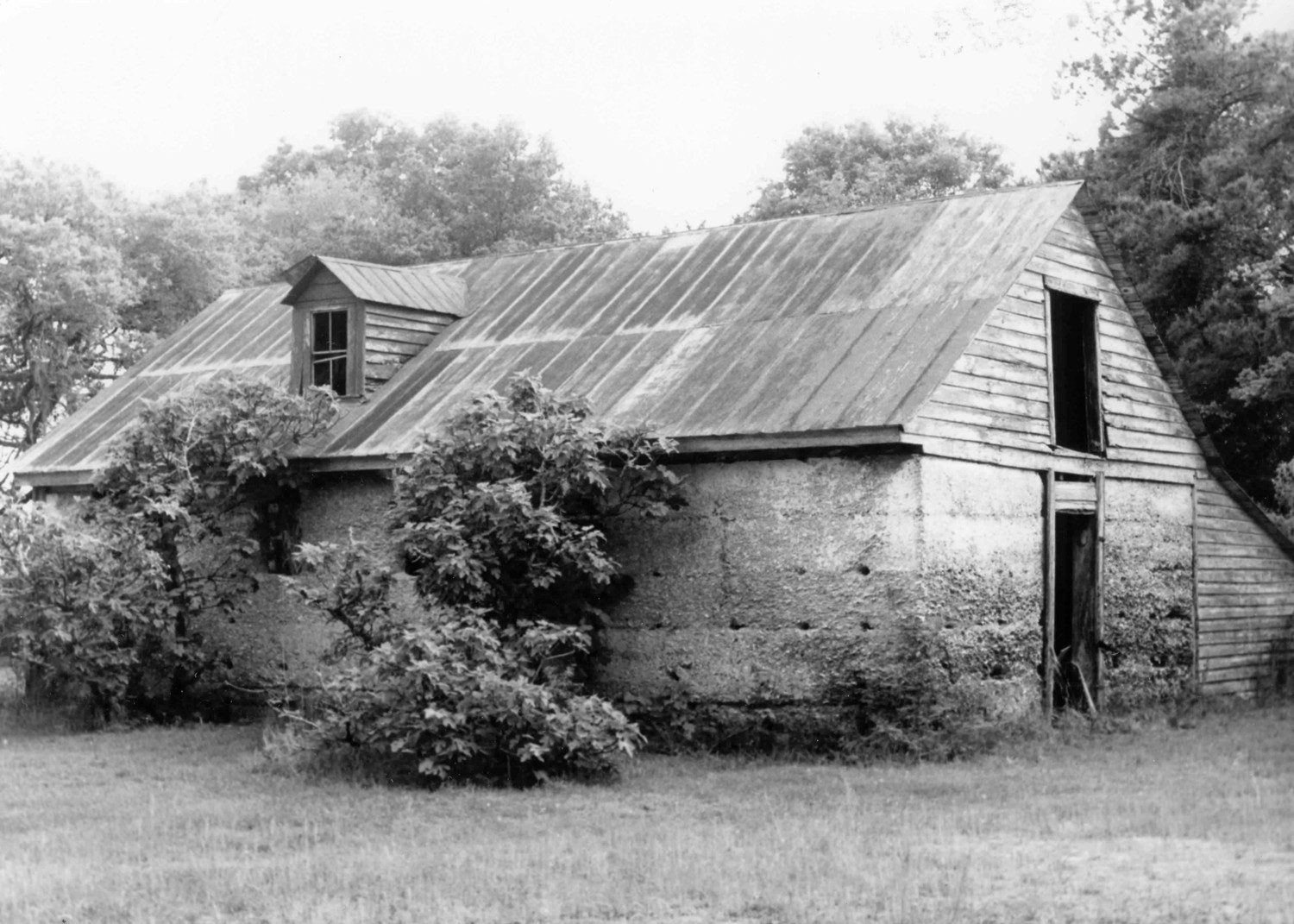 Frogmore Plantation, St. Helena Island South Carolina Frogmore Plantation Tabby Barn (1987)