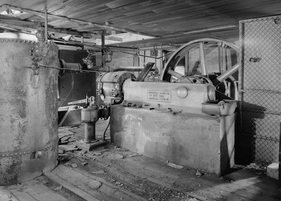 Bald Mountain Gold Mill, Lead South Dakota 1992 PORTLAND HOISTHOUSE, VIEW OF COMPRESSOR WING INTERIOR FROM SOUTH SHOWING COMPRESSOR AND TANK.