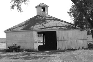 New Hope Farm Polygonal Barn, Mission Hill South Dakota